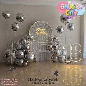 دکور لوکس نقره ای با بادکنک های تمام اوربز نقره ای